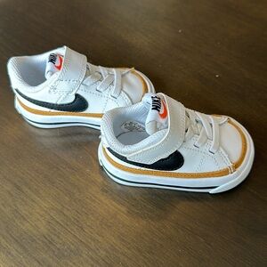 Nike Court Legacy Sneakers
